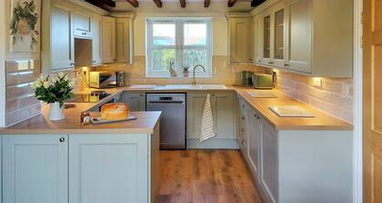 5 bedroom accommodation in Potter Brompton, Scarborough