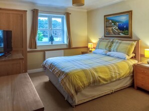 5 bedrooms, free WiFi, bed sheets
