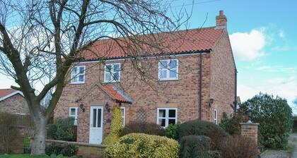5 bedroom accommodation in Potter Brompton, Scarborough