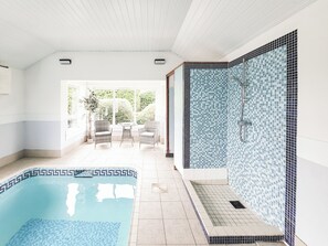 Indendørs pool