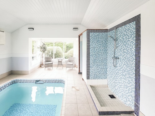 5 bedroom accommodation in Potter Brompton, Scarborough