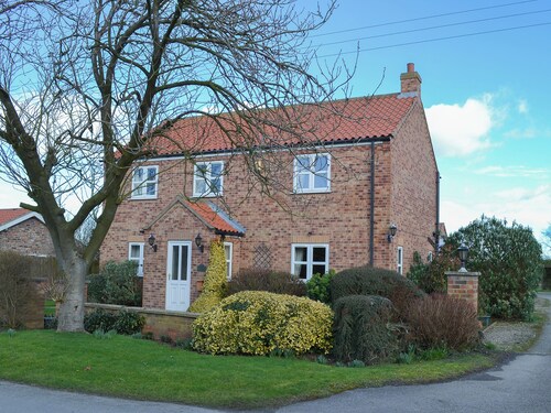 5 bedroom accommodation in Potter Brompton, Scarborough