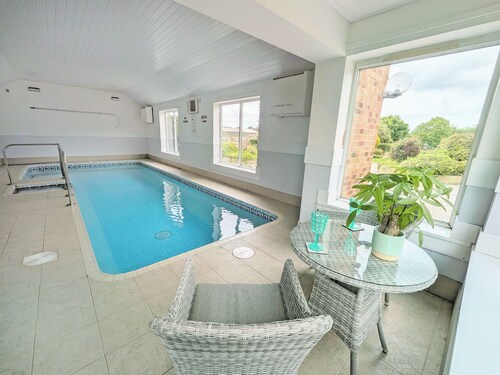 5 bedroom accommodation in Potter Brompton, Scarborough