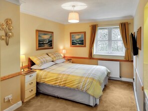 5 bedrooms, free WiFi, bed sheets