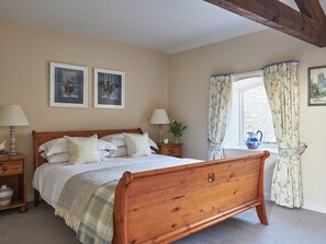 3 bedrooms, free WiFi, bed sheets
