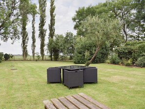 Property grounds - 4 bedroom accommodation in Hornby (Hornby)