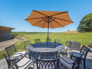 Outdoor dining - 5 bedroom accommodation in Hartland, Bideford (Hartland, Bideford)