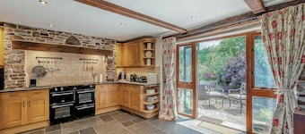 5 bedroom accommodation in Hartland, Bideford