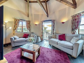 Living area - 5 bedroom accommodation in Hartland, Bideford (Hartland, Bideford)