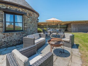 Outdoor dining - 5 bedroom accommodation in Hartland, Bideford (Hartland, Bideford)