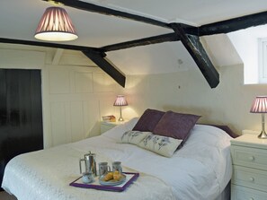 3 bedrooms, free WiFi, bed sheets - 3 bedroom accommodation in Aberporth, near Cardigan (Aberporth, near Cardigan)