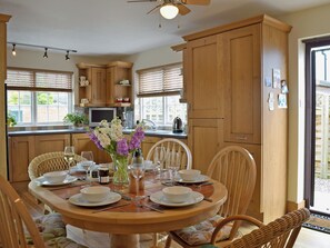 Dining - 3 bedroom accommodation in Aberporth, near Cardigan (Aberporth, near Cardigan)