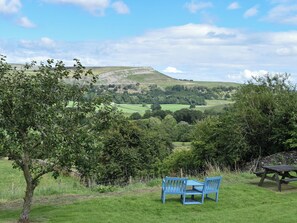 Outdoor dining - 3 bedroom accommodation in Thornton Rust, near Leyburn (Thornton Rust, near Leyburn)