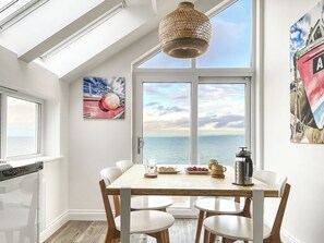 Dining - 2 bedroom accommodation in New Quay (New Quay)