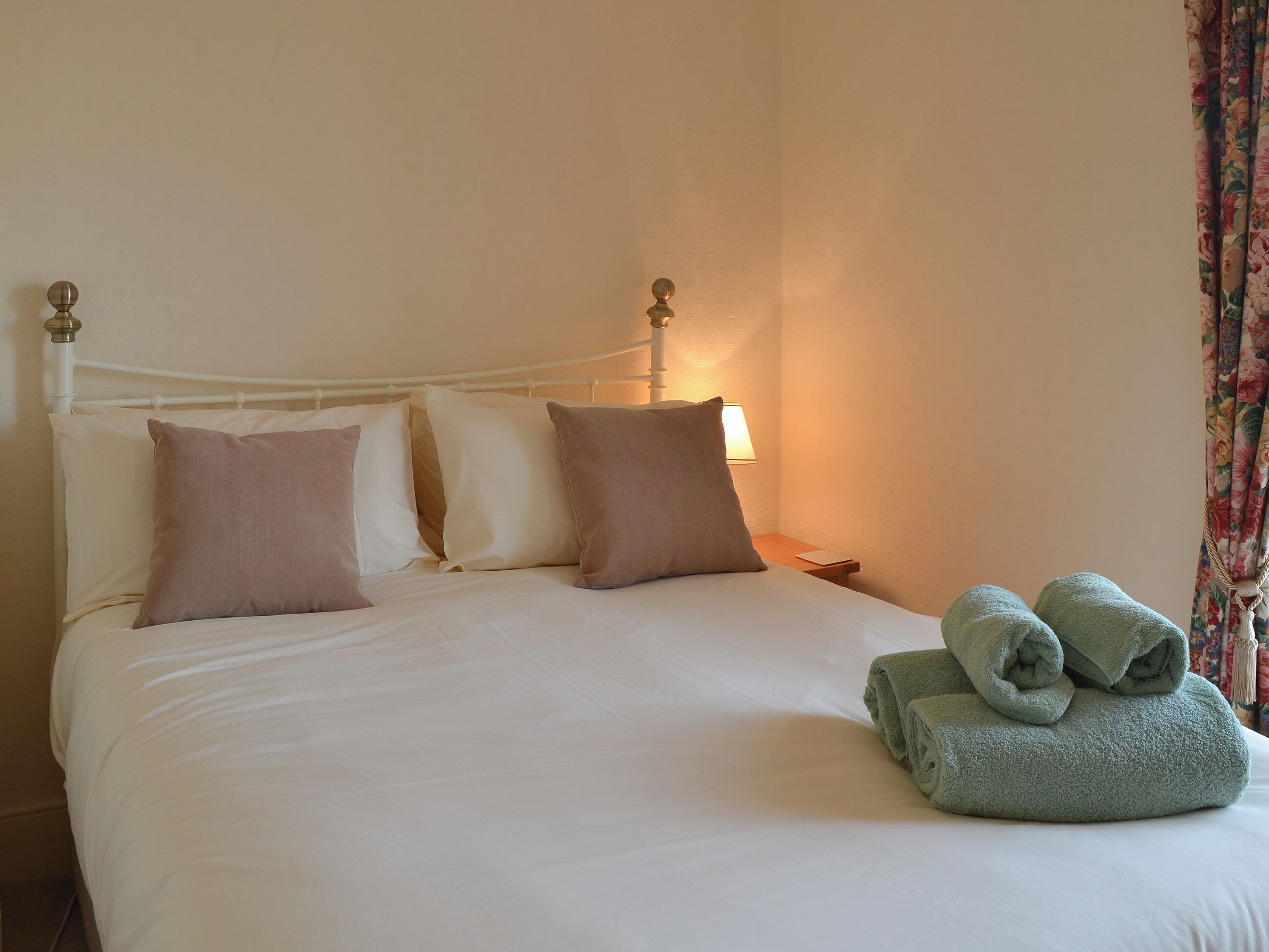 2 bedrooms, WiFi (free), bed sheets