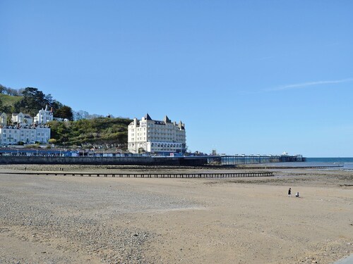 2 bedroom accommodation in Llandudno