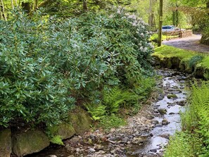 Property grounds - 1 bedroom accommodation in Arden, near Helensburgh (Arden, near Helensburgh)