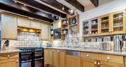 7 bedroom accommodation in Pengenffordd, Talgarth, Brecon