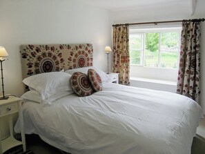 3 bedrooms, free WiFi, bed sheets