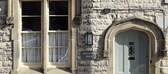 5 bedroom accommodation in Pickering