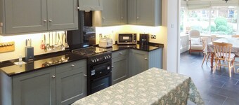 5 bedroom accommodation in Pickering