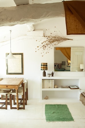 Dining - Josephine house for 11 people (Sorzano)