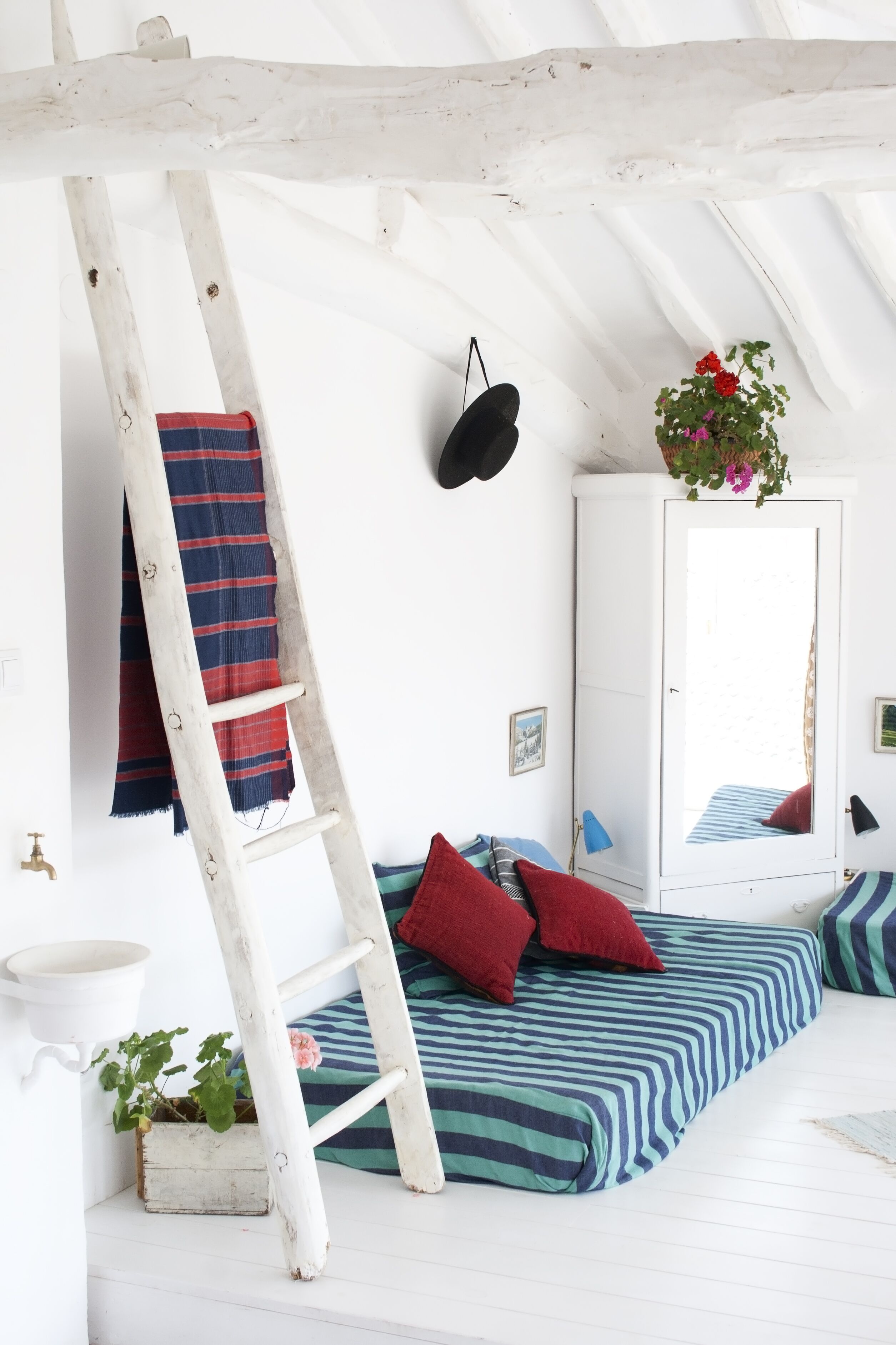 5 slaapkamers, een strijkplank/strijkijzer, gratis wifi, beddengoed