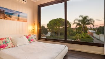 4 chambres, bureau, fer et planche Ă repasser, lit parapluie