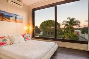 4 bedrooms, desk, iron/ironing board, travel cot