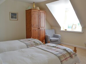 2 bedrooms, bed sheets