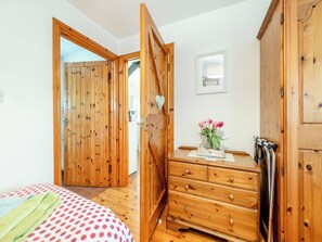 1 bedroom, free WiFi, bed sheets - 1 bedroom accommodation in Gowerton, Gower (Gowerton, Gower)