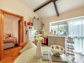 Microwave - 1 bedroom accommodation in Gowerton, Gower (Gowerton, Gower)