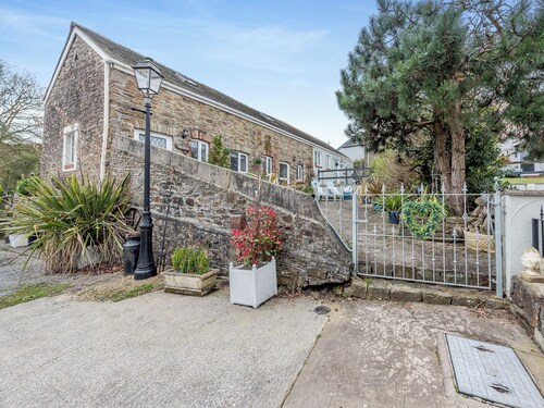 1 bedroom accommodation in Gowerton, Gower