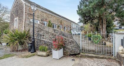 1 bedroom accommodation in Gowerton, Gower