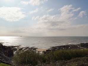 Beach - 1 bedroom accommodation in Gowerton, Gower (Gowerton, Gower)