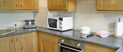 Dishwasher, cookware/dishes/utensils, freezer