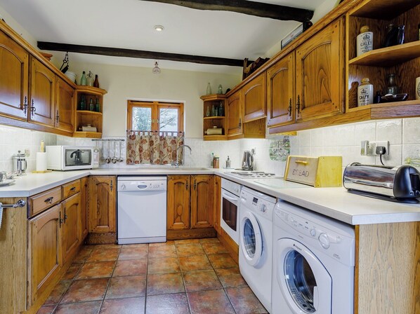 Dishwasher, highchair, cookware/dishes/utensils, freezer