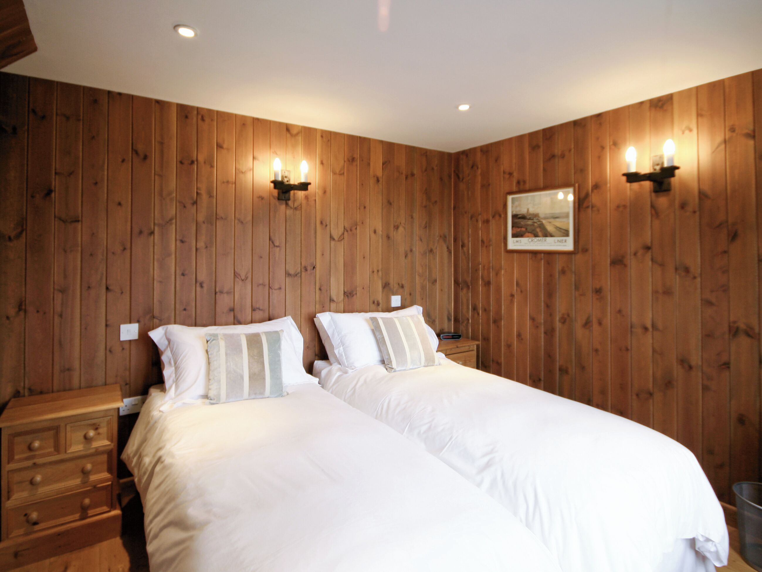 3 bedrooms, free WiFi, bed sheets, wheelchair access