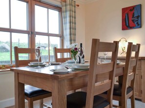 Dining - 2 bedroom accommodation in Hungladder, near Uig (Hungladder, near Uig)
