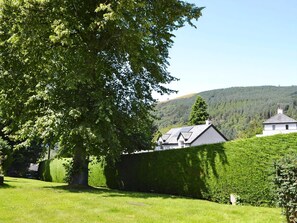 Property grounds - 4 bedroom accommodation in Keswick (Keswick)