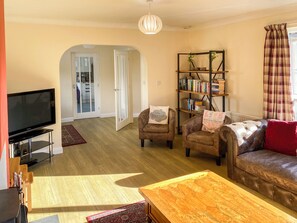 Fireplace - 4 bedroom accommodation in Keswick (Keswick)