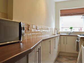 Cookware/dishes/utensils