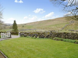 Property grounds - 3 bedroom accommodation in Beckermonds, near Kettlewell (Beckermonds, near Kettlewell)