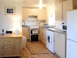 Dishwasher, cookware/dishes/utensils
