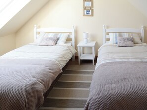 2 bedrooms, free WiFi, bed sheets - 2 bedroom accommodation in near Culkein (near Culkein)