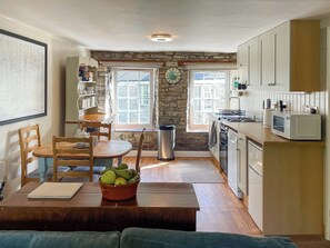 Dishwasher - 1 bedroom accommodation in West Burton, near Leyburn (West Burton, near Leyburn)