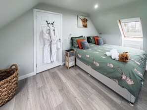 Unclassified image, 5 of 16, button