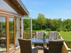 Outdoor dining - Rockville Lodge - UK2503 (Bempton, near Flamborough)