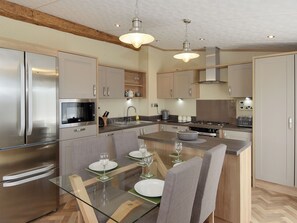 Dishwasher, cookware/dishes/utensils - Rockville Lodge - UK2503 (Bempton, near Flamborough)