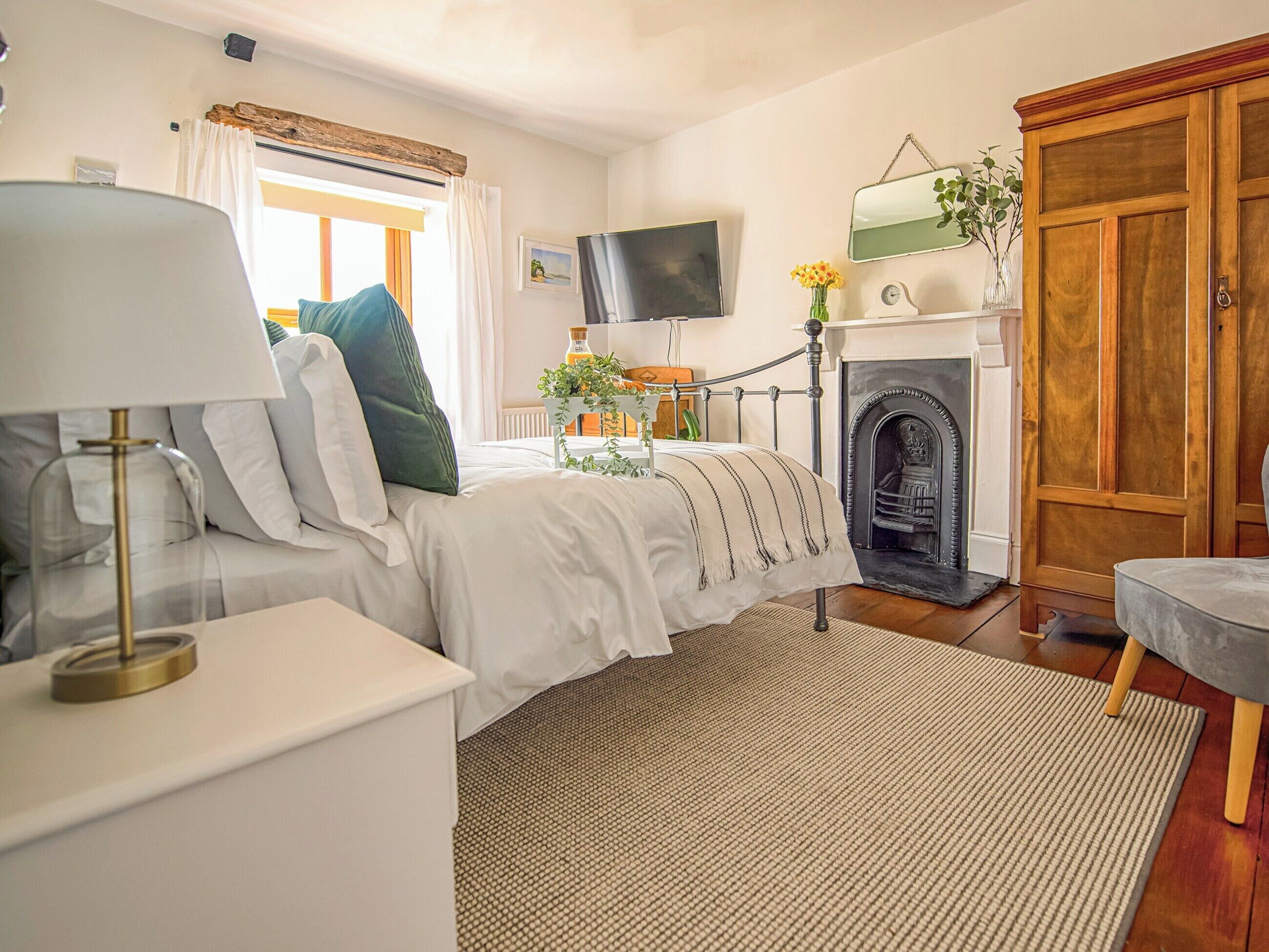 3 bedrooms, free WiFi, bed sheets